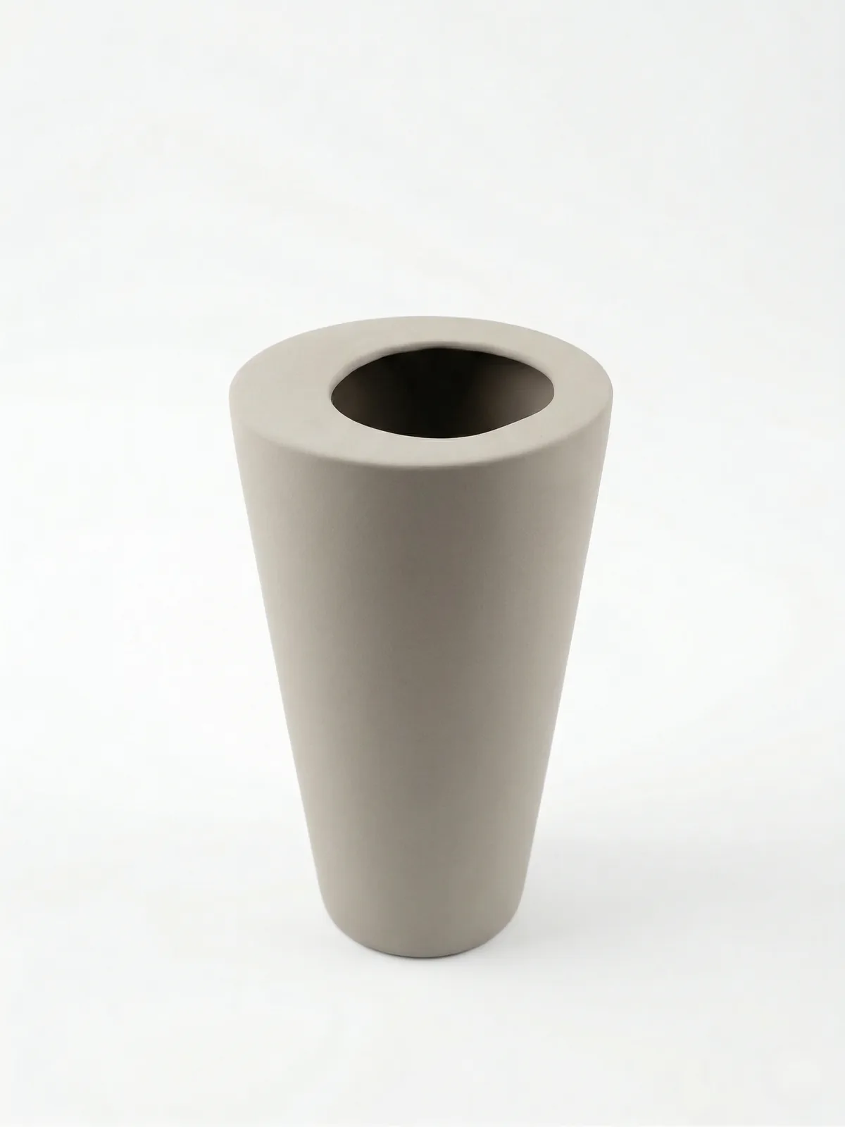 Vaso Cônico de Boca Assimétrica