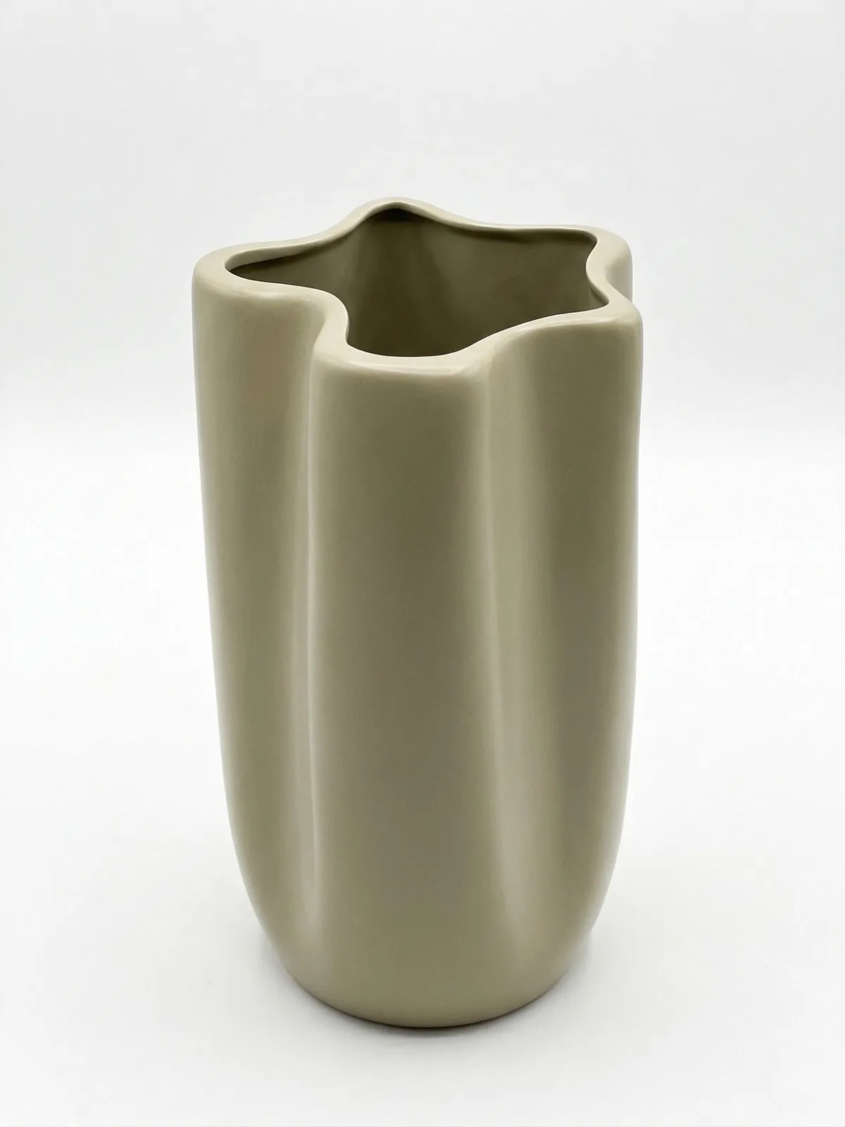 Vaso Alto Orgânico de Cerâmica