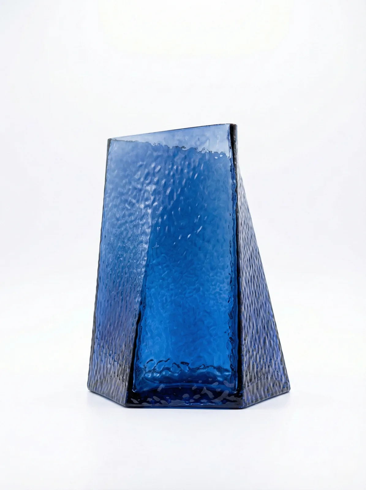Vaso Prismático de Vidro Martelado